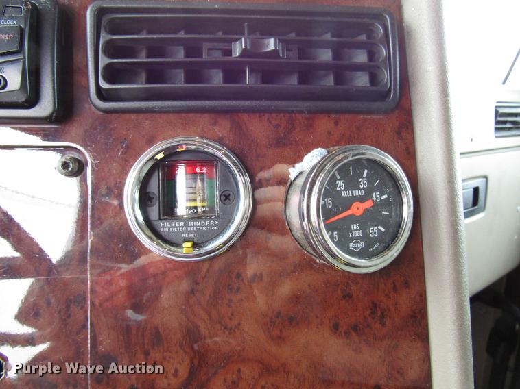 image for item DD3787 2007 International 9400i semi truck