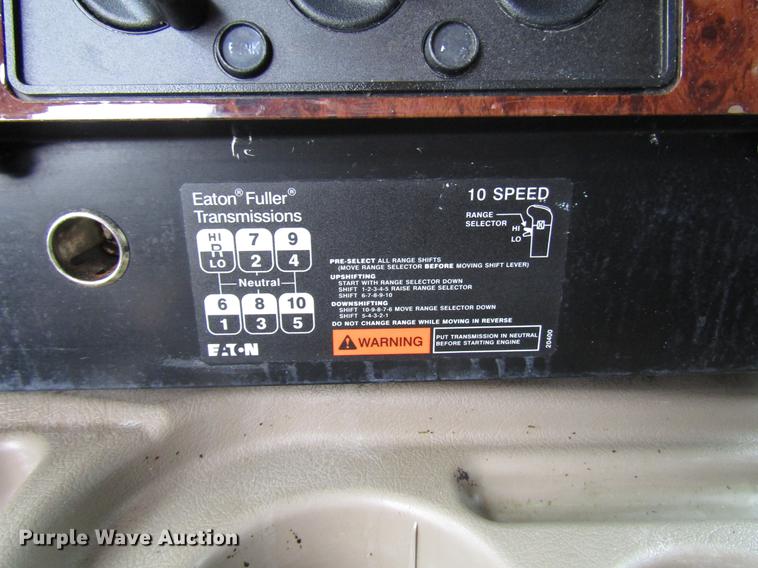 image for item DD3787 2007 International 9400i semi truck