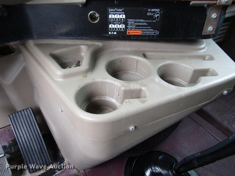 image for item DD3787 2007 International 9400i semi truck