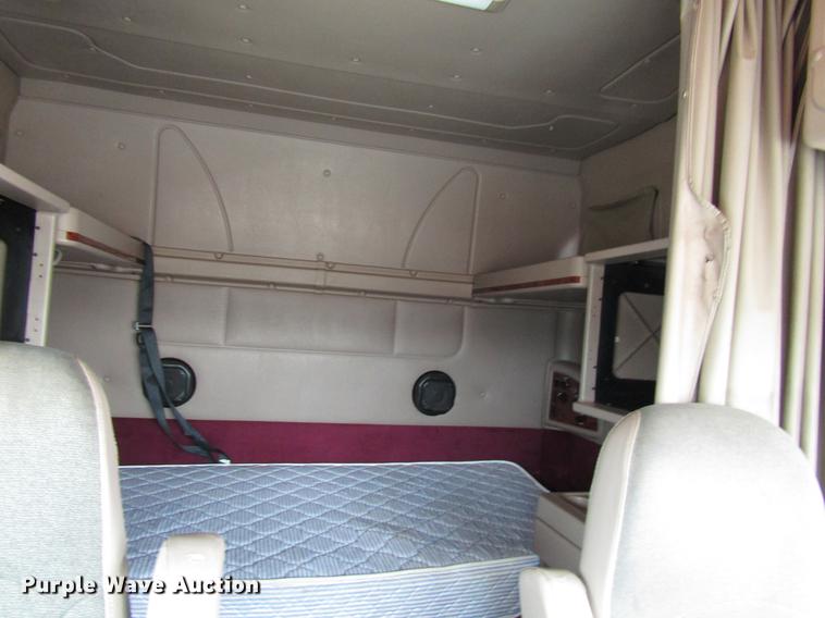 image for item DD3787 2007 International 9400i semi truck