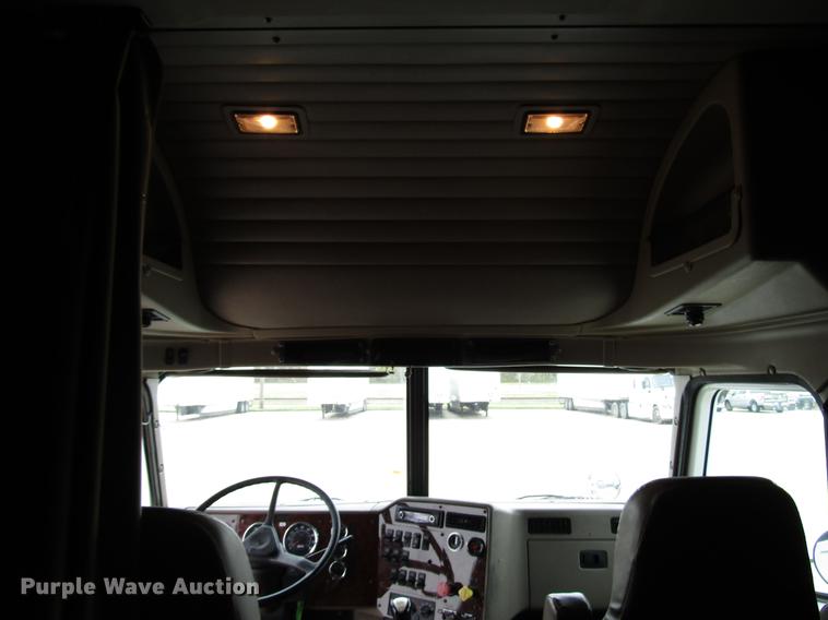 image for item DD3787 2007 International 9400i semi truck