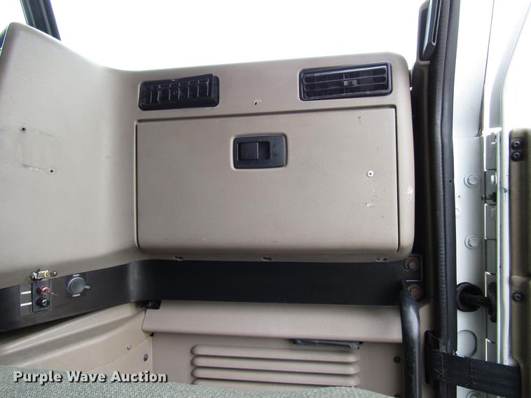 image for item DD3787 2007 International 9400i semi truck