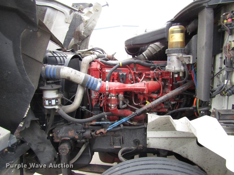 image for item DD3787 2007 International 9400i semi truck