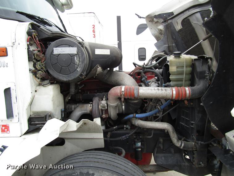 image for item DD3787 2007 International 9400i semi truck