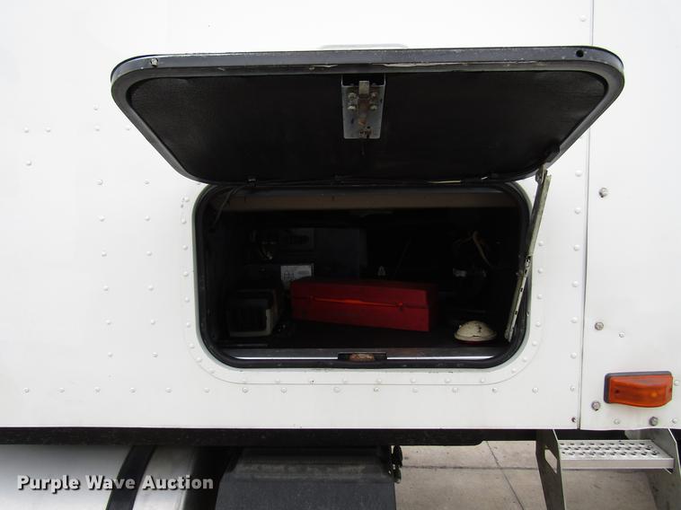 image for item DD3787 2007 International 9400i semi truck