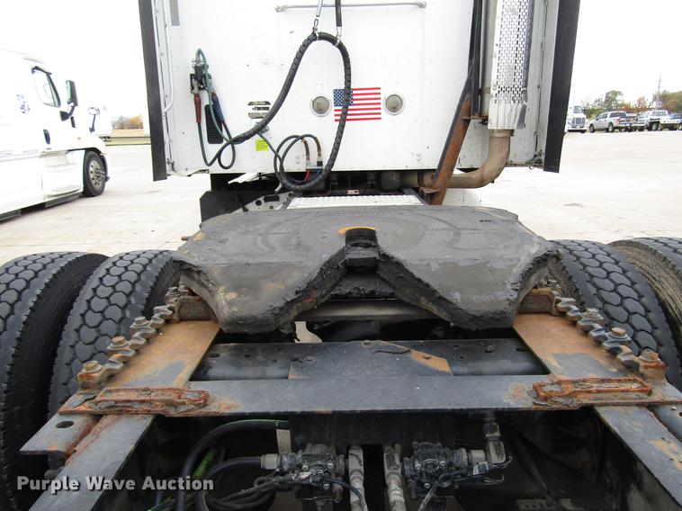 image for item DD3787 2007 International 9400i semi truck