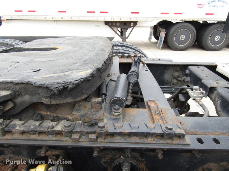 image for item DD3787 2007 International 9400i semi truck