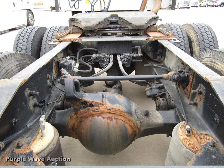 image for item DD3787 2007 International 9400i semi truck