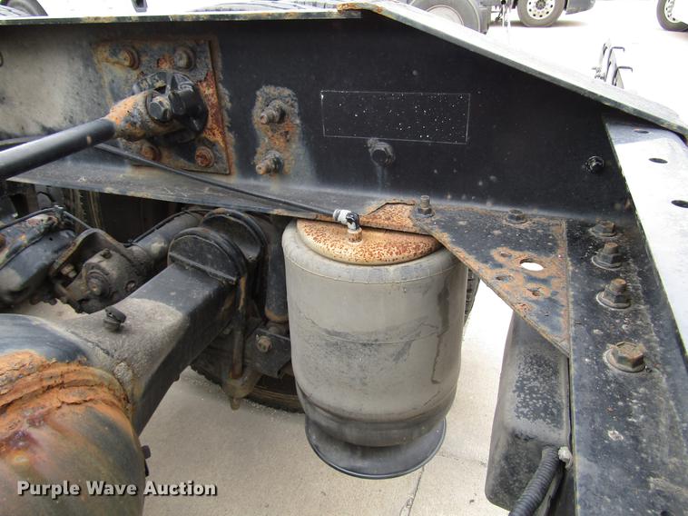 image for item DD3787 2007 International 9400i semi truck