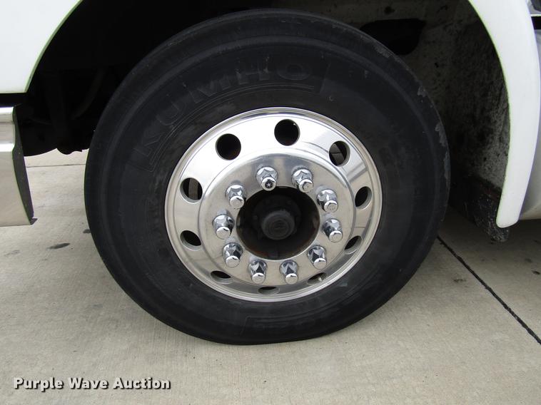 image for item DD3787 2007 International 9400i semi truck