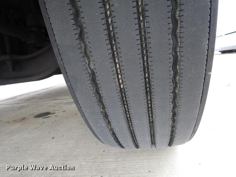 image for item DD3787 2007 International 9400i semi truck