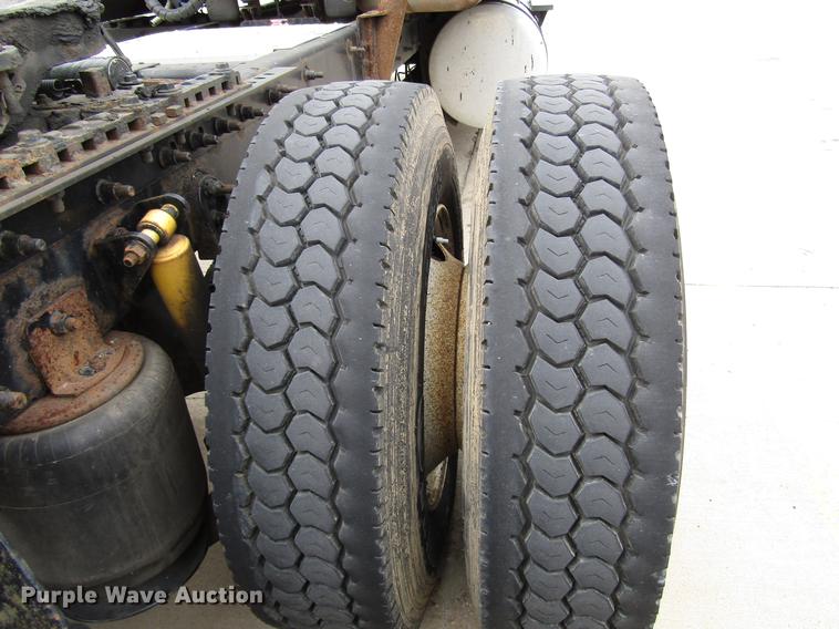 image for item DD3787 2007 International 9400i semi truck