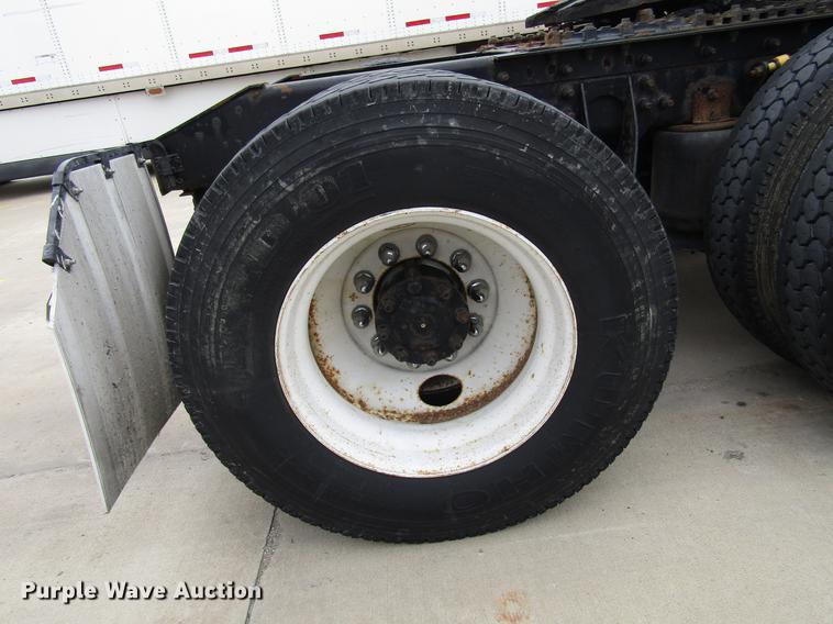 image for item DD3787 2007 International 9400i semi truck