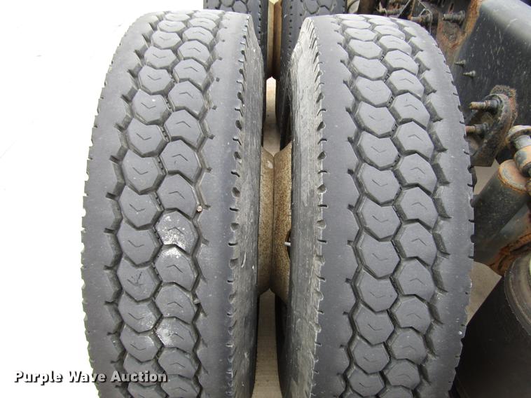 image for item DD3787 2007 International 9400i semi truck