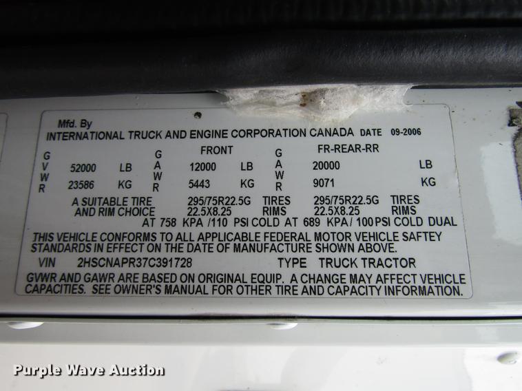 image for item DD3787 2007 International 9400i semi truck