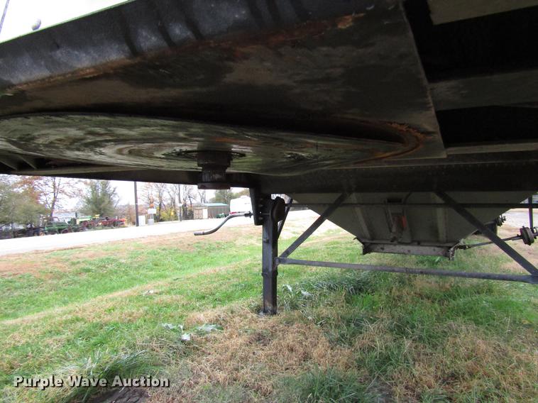 image for item DD3801 2017 Merritt double hopper bottom grain trailer