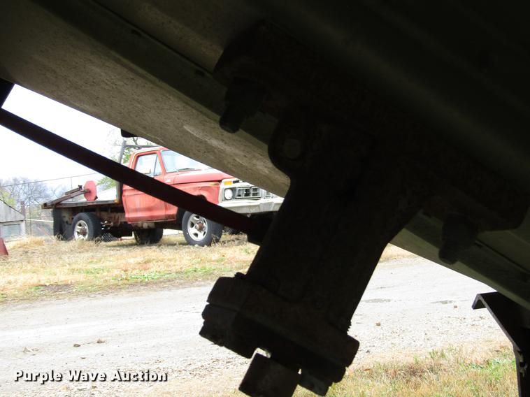 image for item DD3801 2017 Merritt double hopper bottom grain trailer