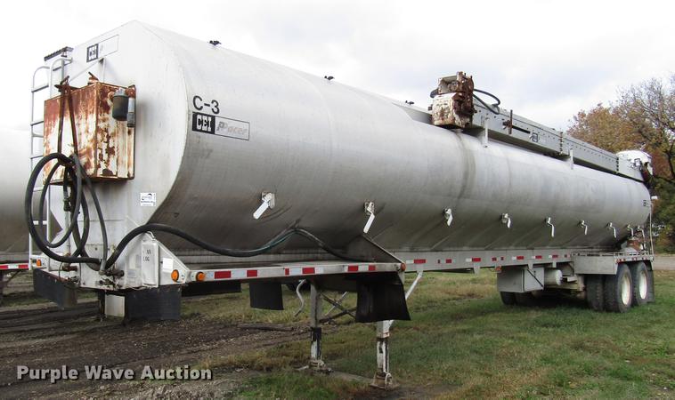 image for item DD3802 1994 CEI Pacer Paddle Wagon feed delivery trailer