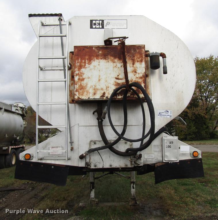 image for item DD3802 1994 CEI Pacer Paddle Wagon feed delivery trailer