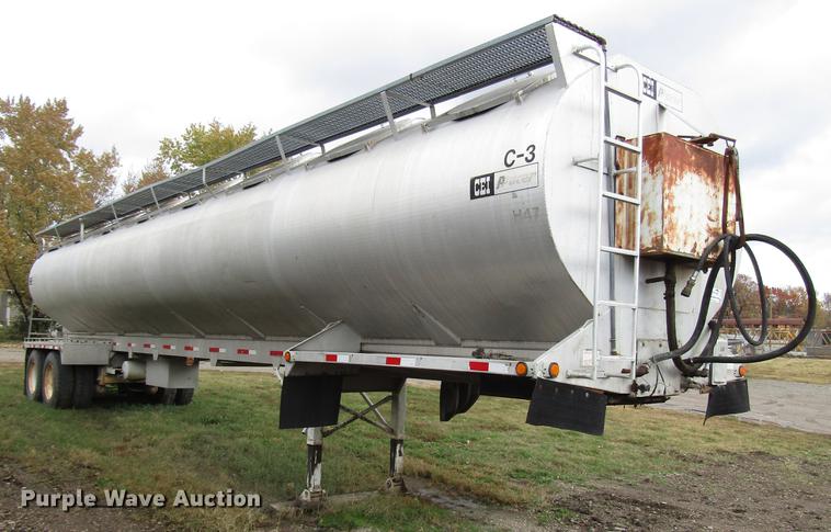 image for item DD3802 1994 CEI Pacer Paddle Wagon feed delivery trailer