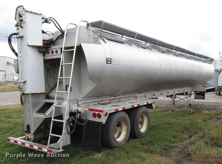 image for item DD3802 1994 CEI Pacer Paddle Wagon feed delivery trailer