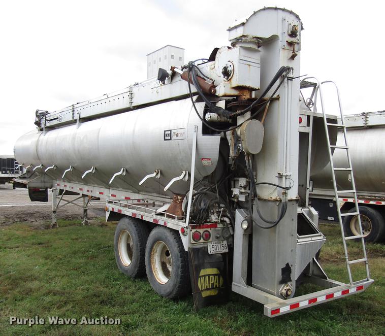 image for item DD3802 1994 CEI Pacer Paddle Wagon feed delivery trailer