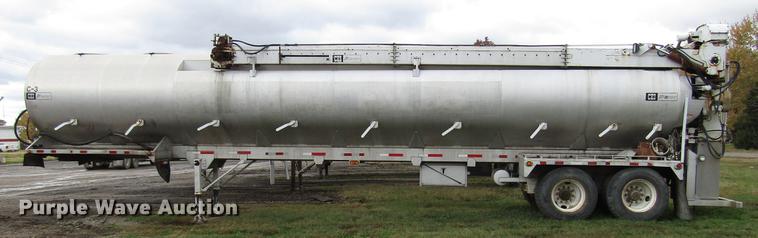 image for item DD3802 1994 CEI Pacer Paddle Wagon feed delivery trailer