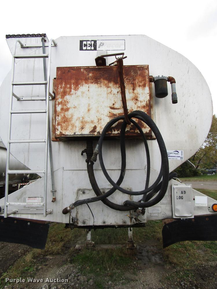 image for item DD3802 1994 CEI Pacer Paddle Wagon feed delivery trailer