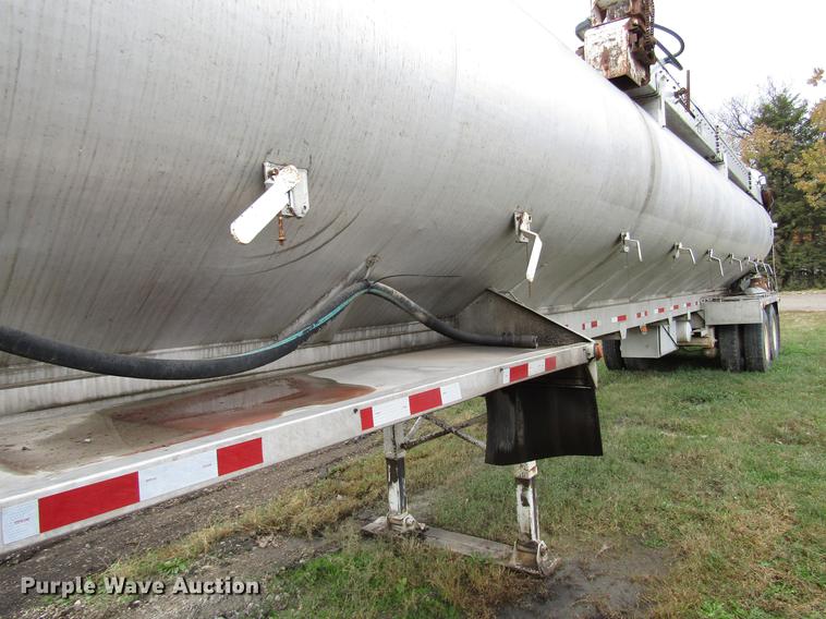 image for item DD3802 1994 CEI Pacer Paddle Wagon feed delivery trailer