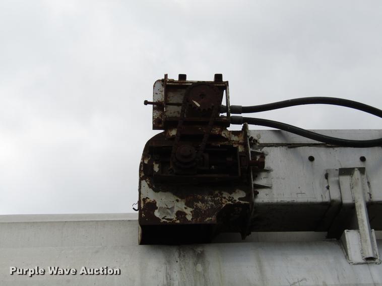 image for item DD3802 1994 CEI Pacer Paddle Wagon feed delivery trailer