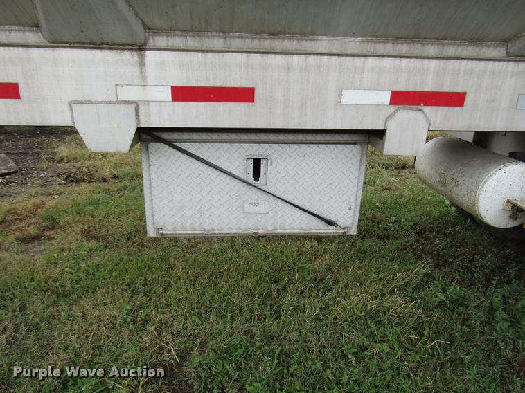 image for item DD3802 1994 CEI Pacer Paddle Wagon feed delivery trailer