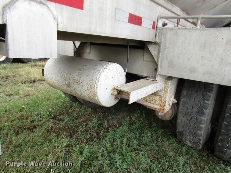 image for item DD3802 1994 CEI Pacer Paddle Wagon feed delivery trailer