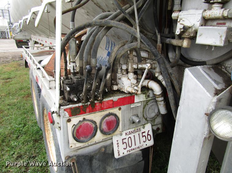 image for item DD3802 1994 CEI Pacer Paddle Wagon feed delivery trailer