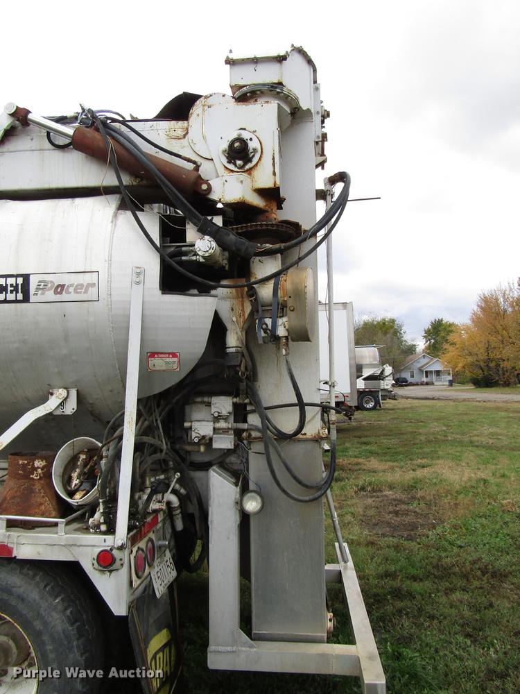 image for item DD3802 1994 CEI Pacer Paddle Wagon feed delivery trailer