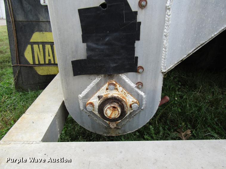 image for item DD3802 1994 CEI Pacer Paddle Wagon feed delivery trailer