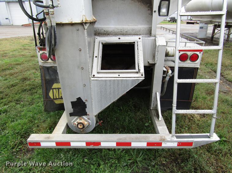 image for item DD3802 1994 CEI Pacer Paddle Wagon feed delivery trailer