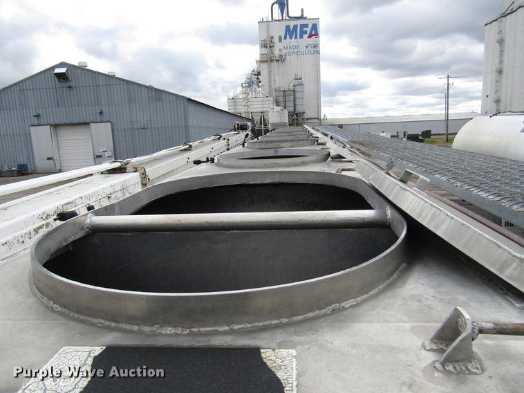 image for item DD3802 1994 CEI Pacer Paddle Wagon feed delivery trailer