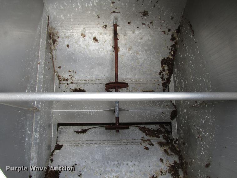 image for item DD3802 1994 CEI Pacer Paddle Wagon feed delivery trailer