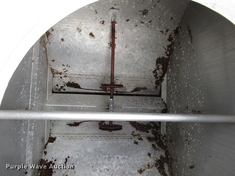 image for item DD3802 1994 CEI Pacer Paddle Wagon feed delivery trailer