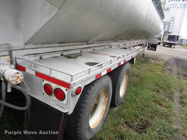 image for item DD3802 1994 CEI Pacer Paddle Wagon feed delivery trailer