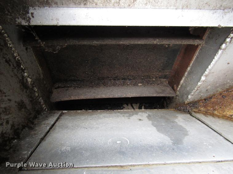 image for item DD3802 1994 CEI Pacer Paddle Wagon feed delivery trailer