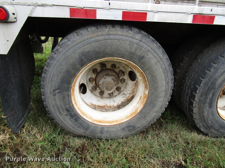 image for item DD3802 1994 CEI Pacer Paddle Wagon feed delivery trailer