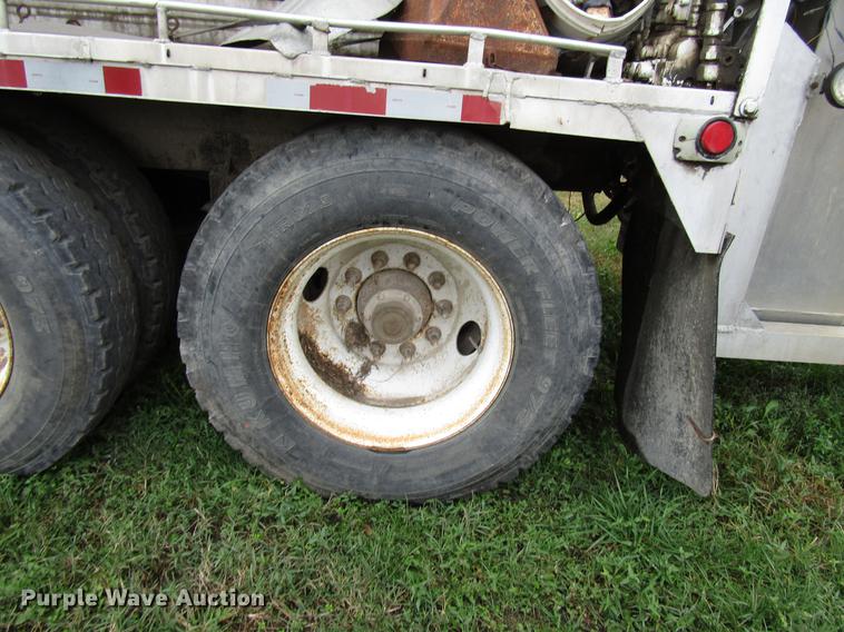 image for item DD3802 1994 CEI Pacer Paddle Wagon feed delivery trailer