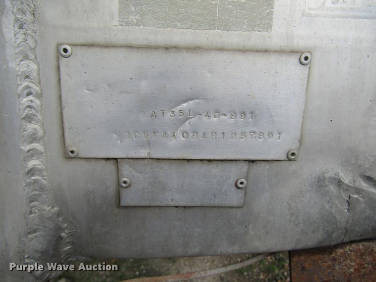 image for item DD3802 1994 CEI Pacer Paddle Wagon feed delivery trailer