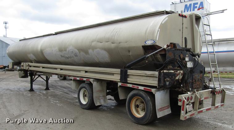 image for item DD3803 2003 Ledwell LW45APW feed delivery trailer