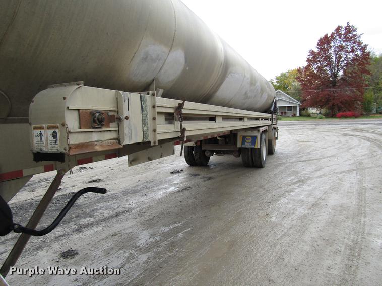 image for item DD3803 2003 Ledwell LW45APW feed delivery trailer