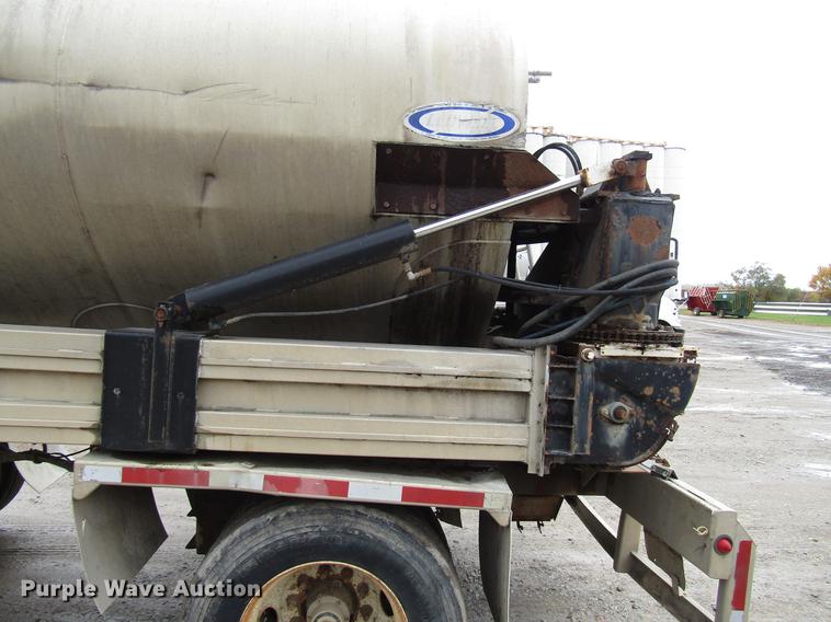 image for item DD3803 2003 Ledwell LW45APW feed delivery trailer