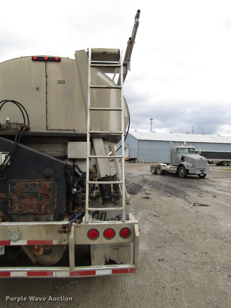 image for item DD3803 2003 Ledwell LW45APW feed delivery trailer