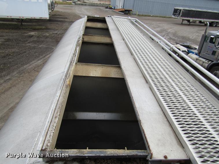 image for item DD3803 2003 Ledwell LW45APW feed delivery trailer