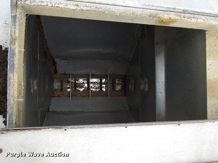 image for item DD3803 2003 Ledwell LW45APW feed delivery trailer